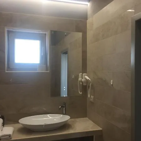 And Lisjak Πανσιόν 3*
