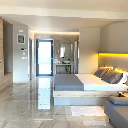 And Lisjak Πανσιόν Κόπερ