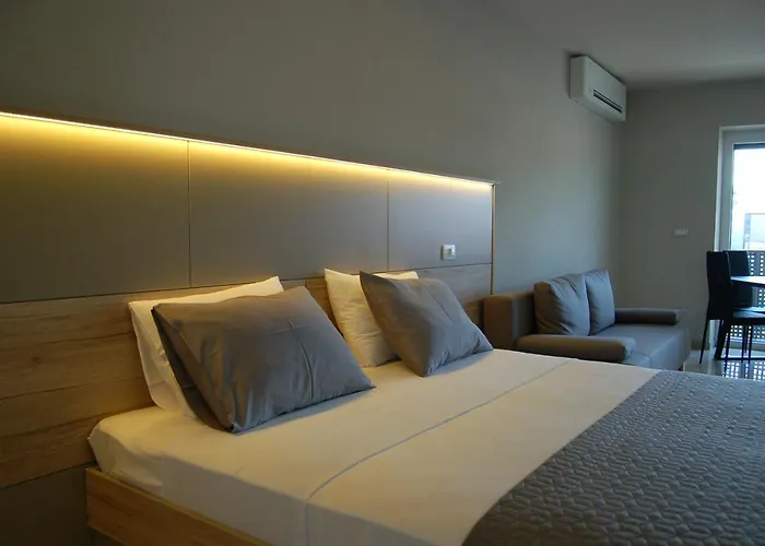 And Lisjak Guest house